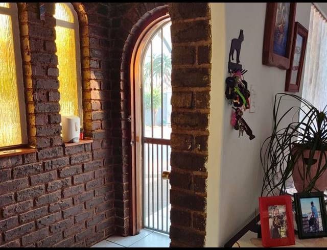 3 BEDROOM HOUSE FOR SALE IN VAN RIEBEECK PARK